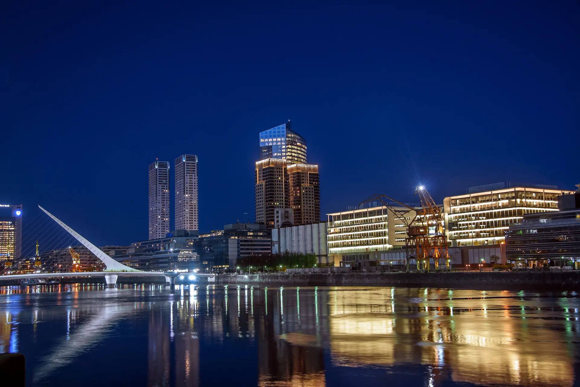 Buenos-Aires-Noche.webp