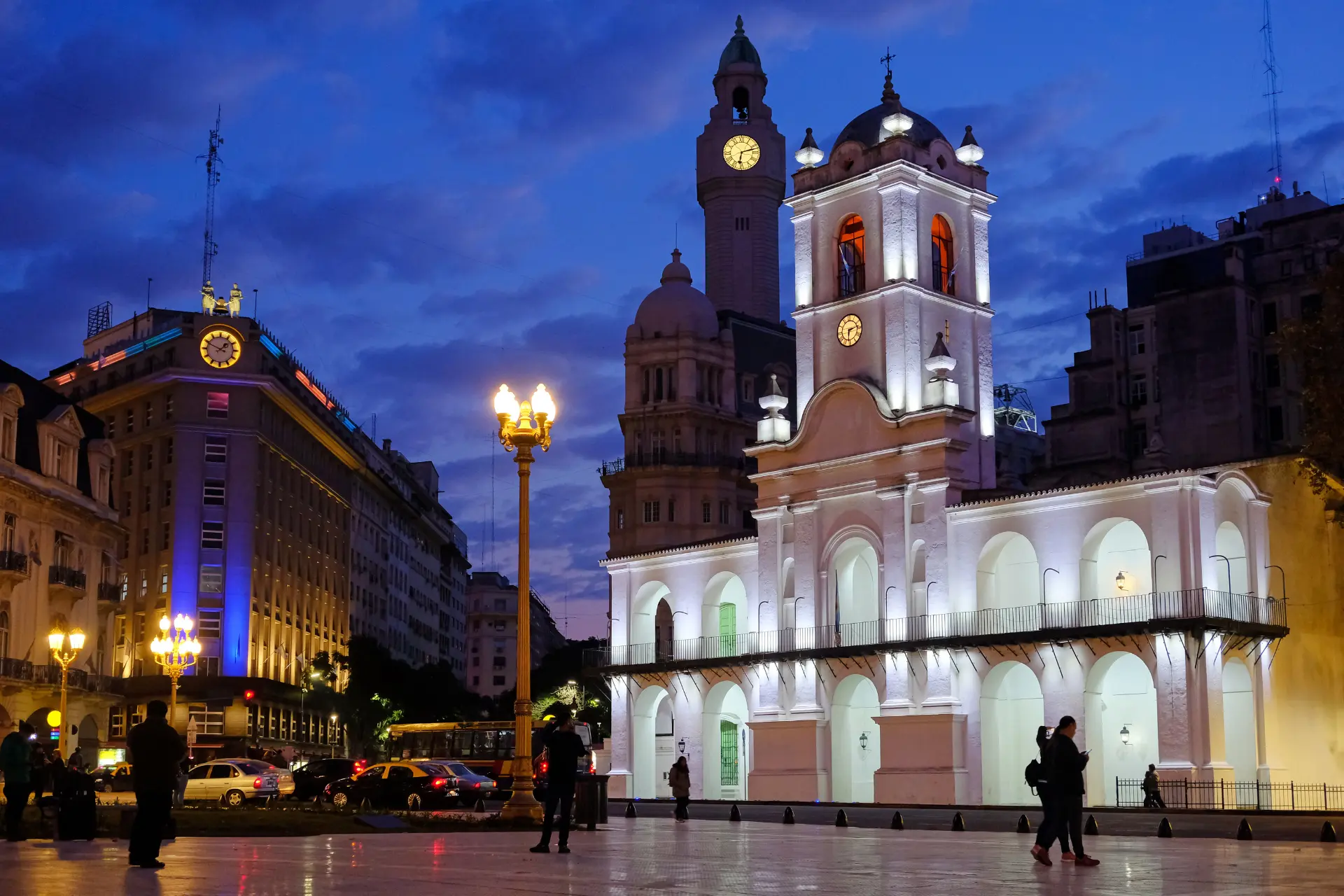 Buenos-Aires-de-noche.webp